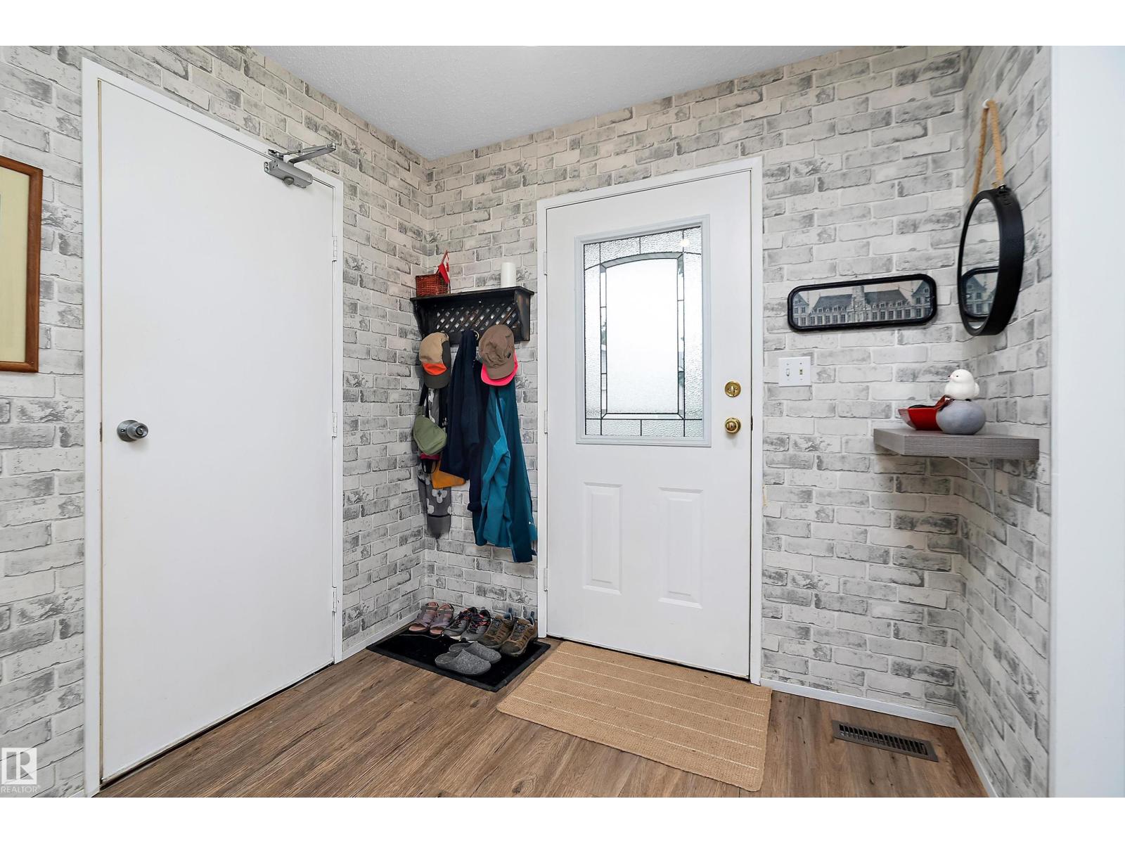 10646 29 AV NW