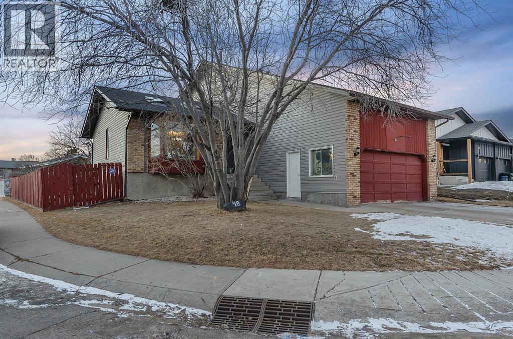 48 Castleglen Court NE