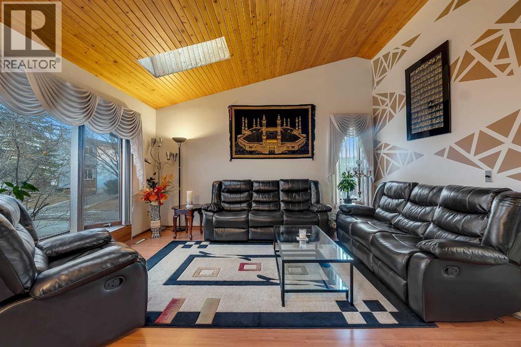 48 Castleglen Court NE