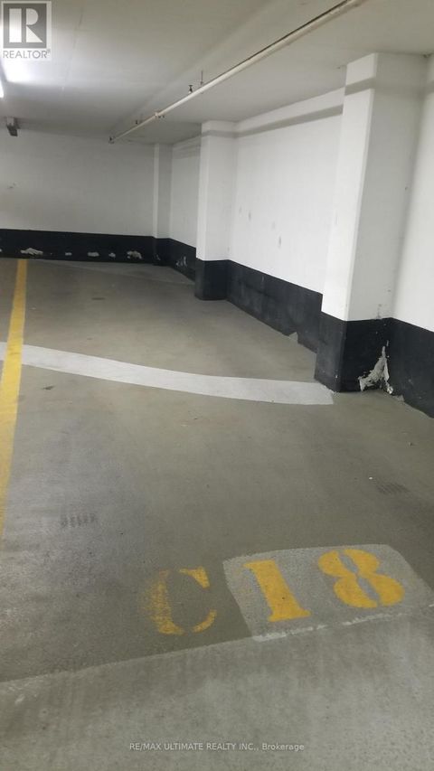 PARKING C18 - 393 KING STREET W Toronto (Waterfront Communities) ON M5V3G8