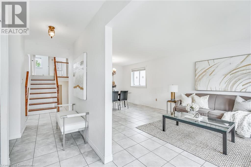 9 VALANNA Court