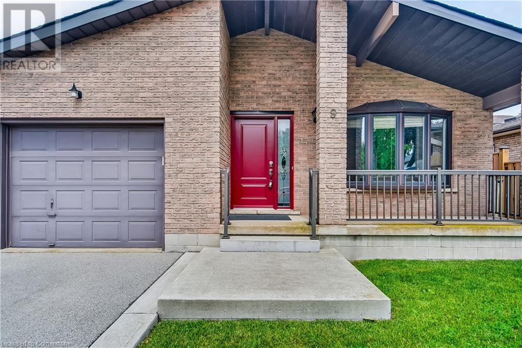9 VALANNA Court