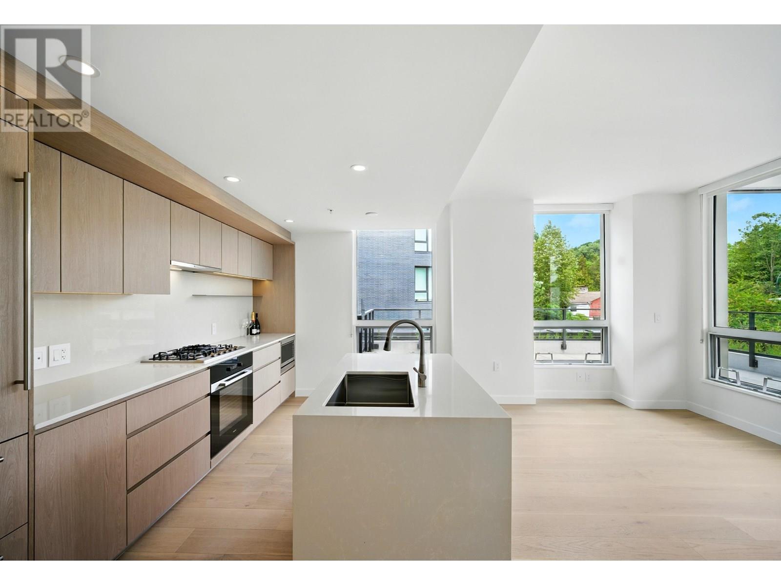 315 5212 CAMBIE STREET