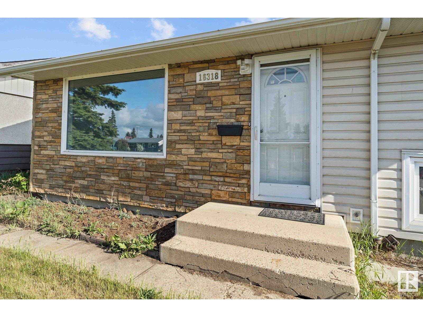 16318 87 AV NW