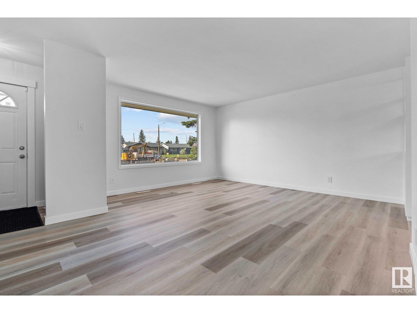 16318 87 AV NW