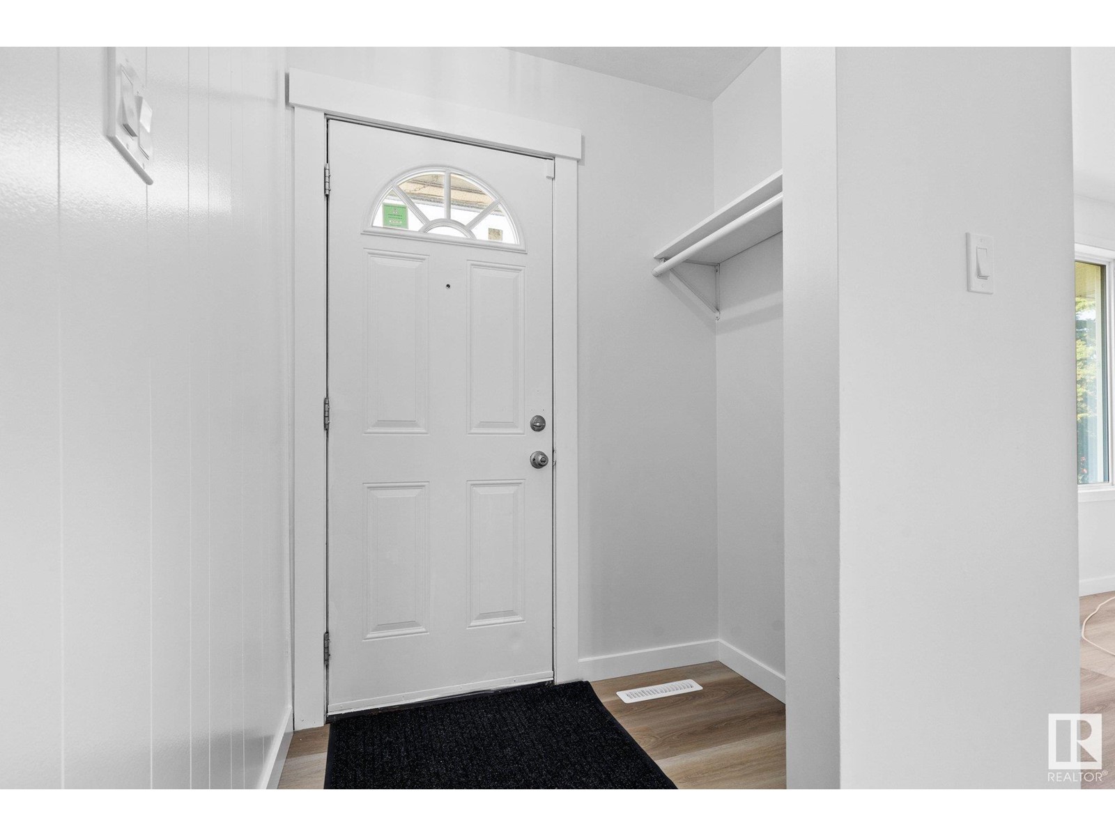 16318 87 AV NW