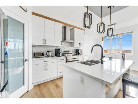 3911 40 AV Beaumont AB T4X3B5