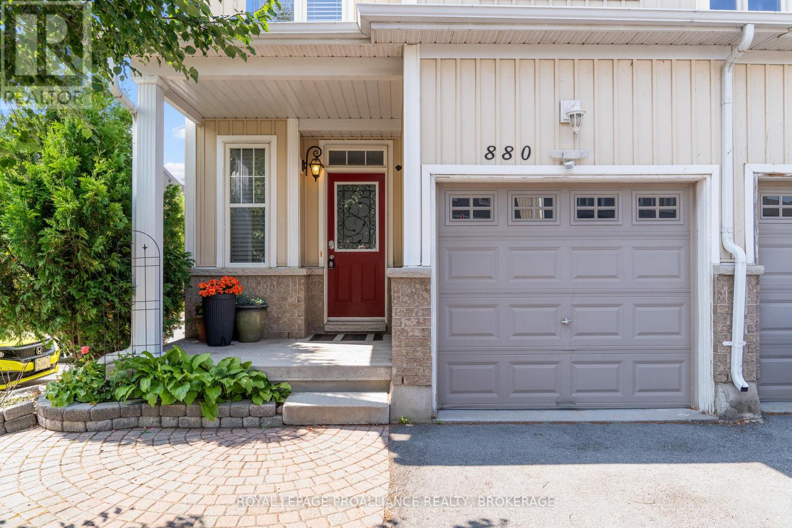 880 ASCOT LANE