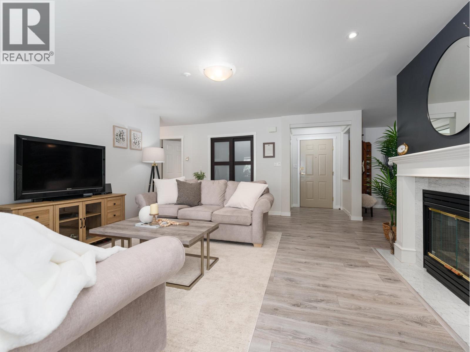 212 3690 BANFF COURT