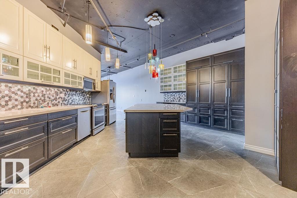 #303 10179 105 ST NW