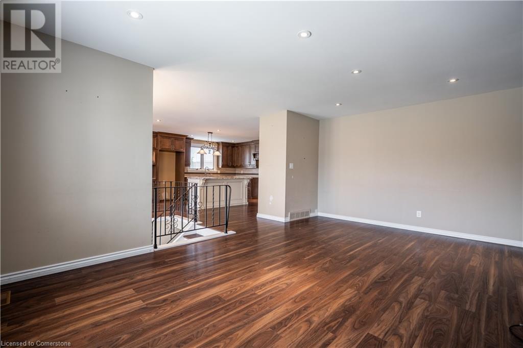 7623 RAINBOW Crescent