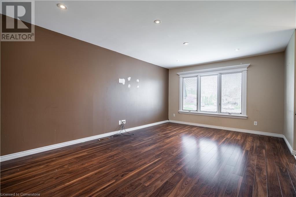 7623 RAINBOW Crescent