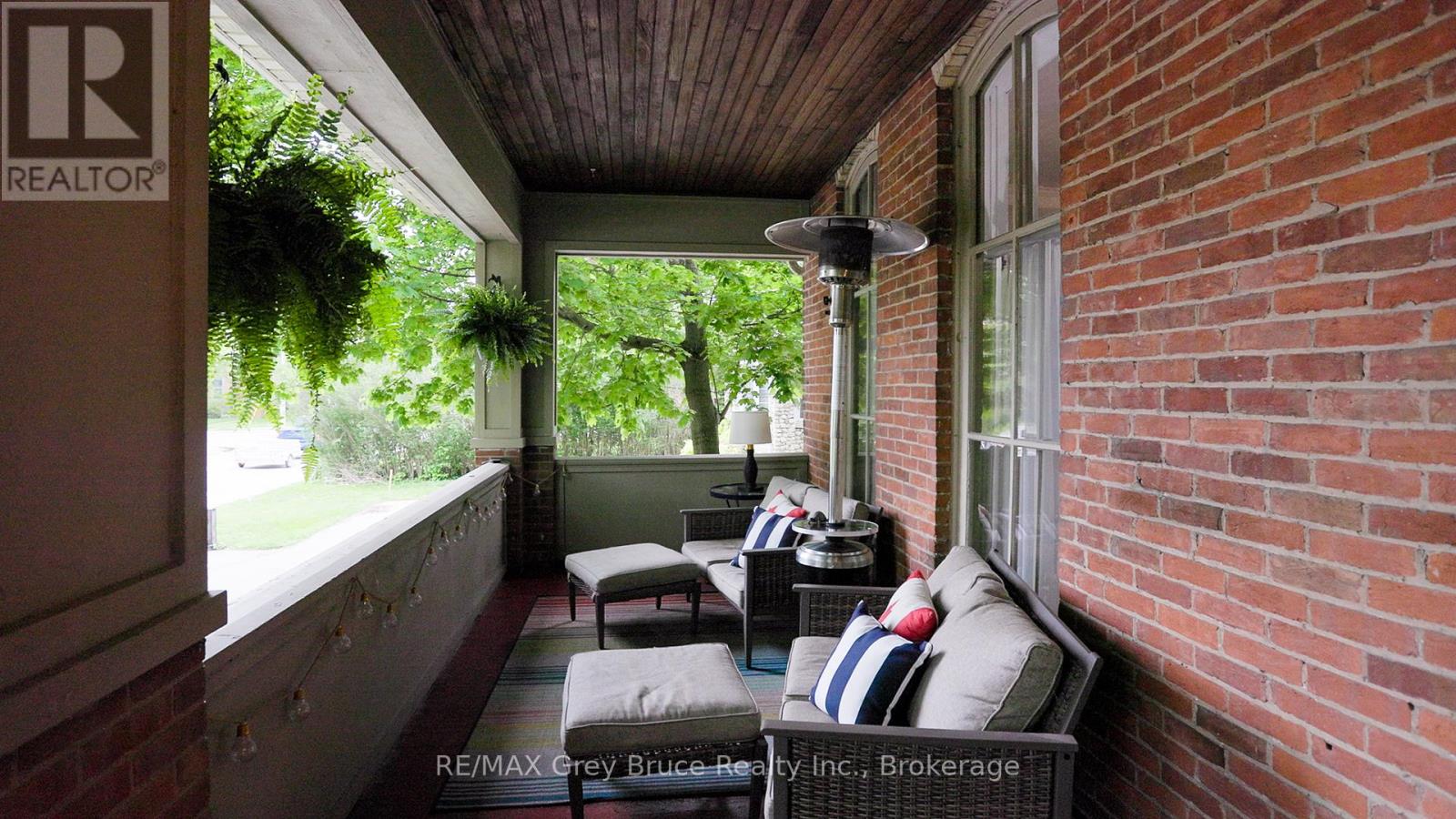 922 3RD AVENUE W