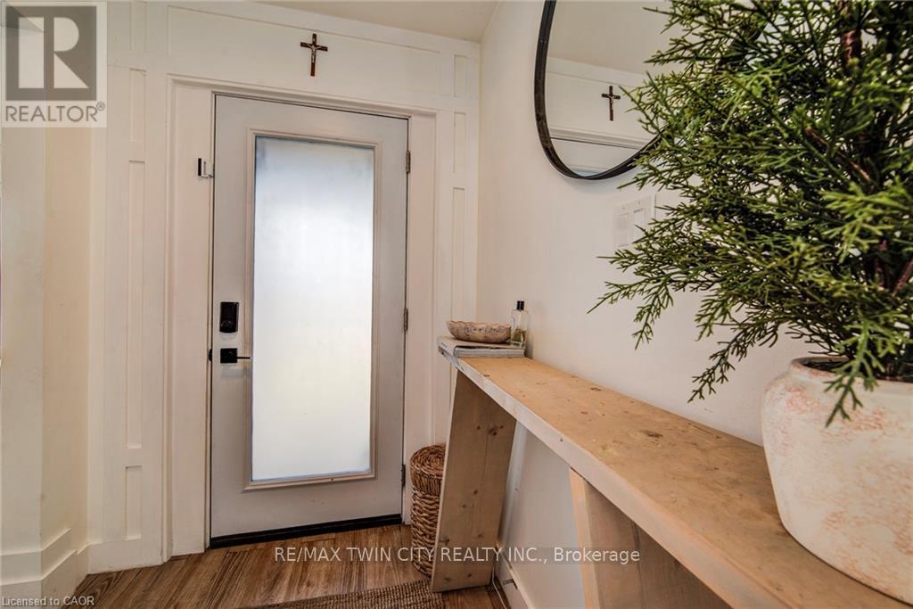 43 SOUTHVIEW CRESCENT