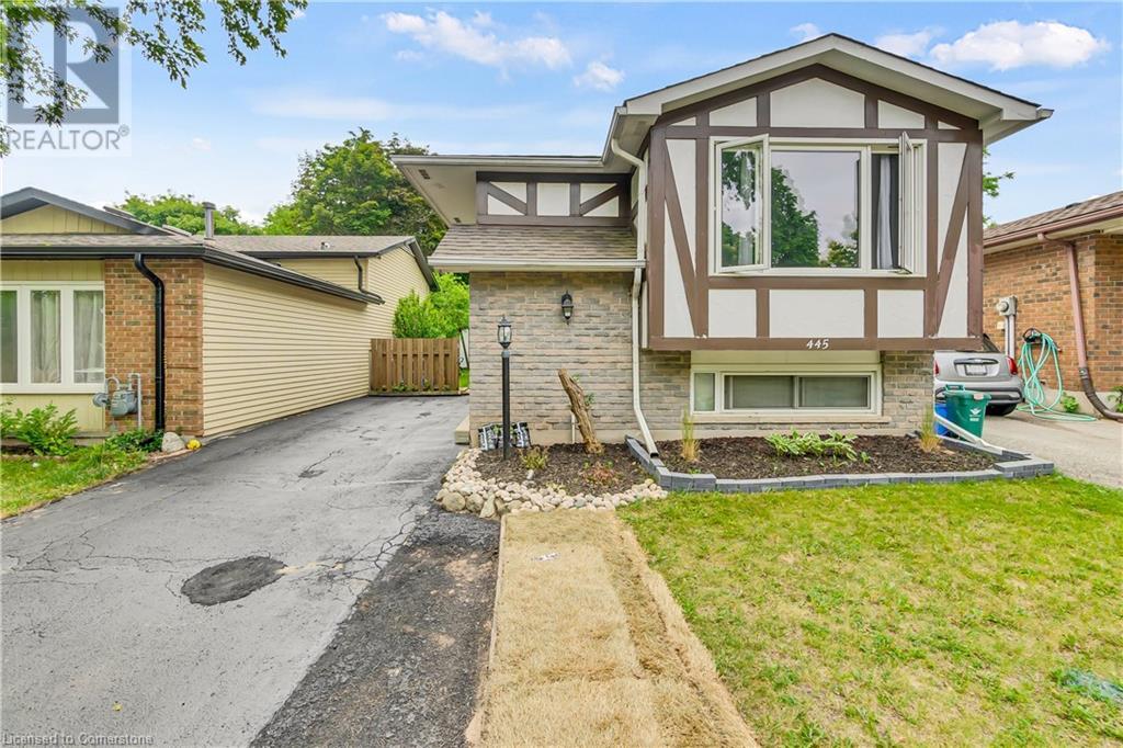 445 DRUMMERHILL Crescent