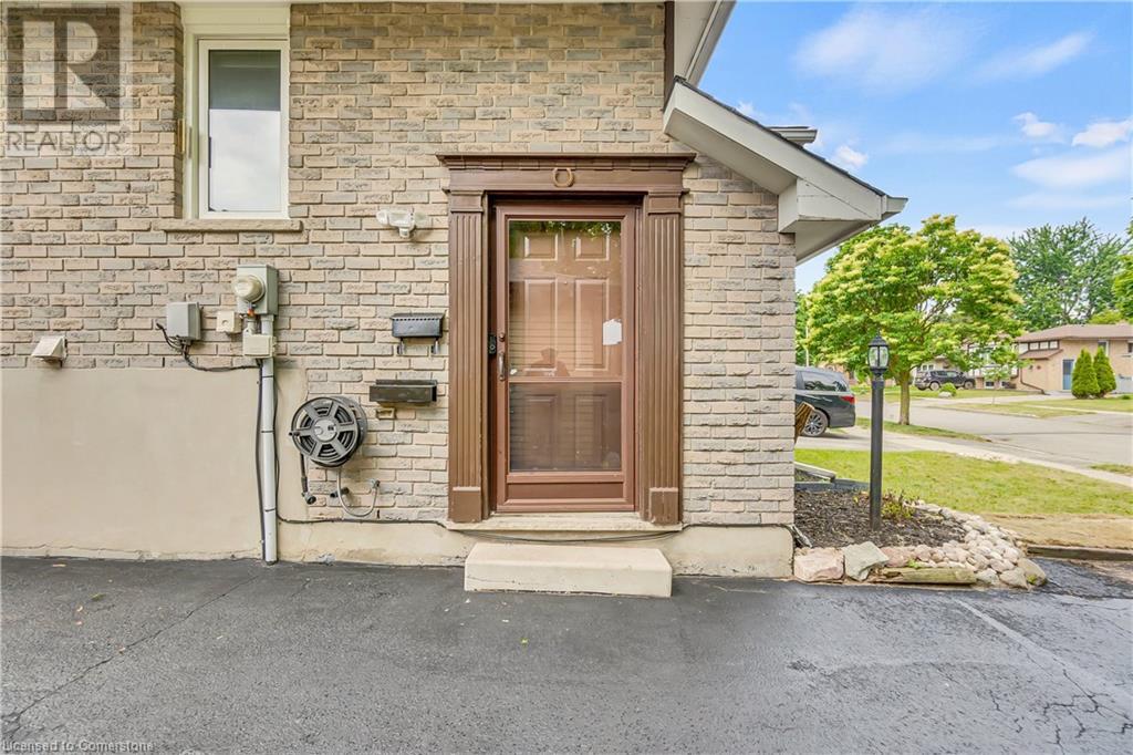 445 DRUMMERHILL Crescent