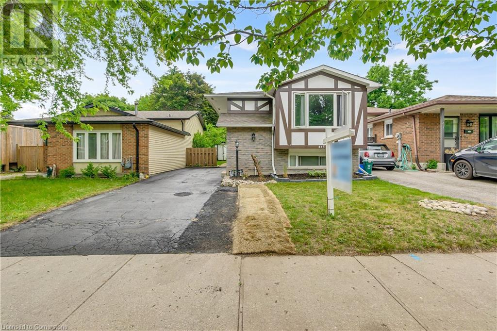 445 DRUMMERHILL Crescent