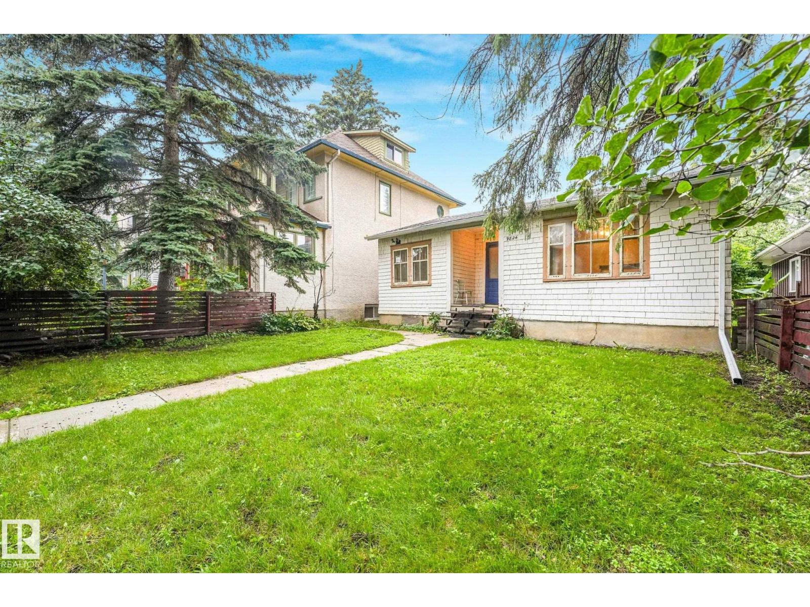 9824 91 AV NW