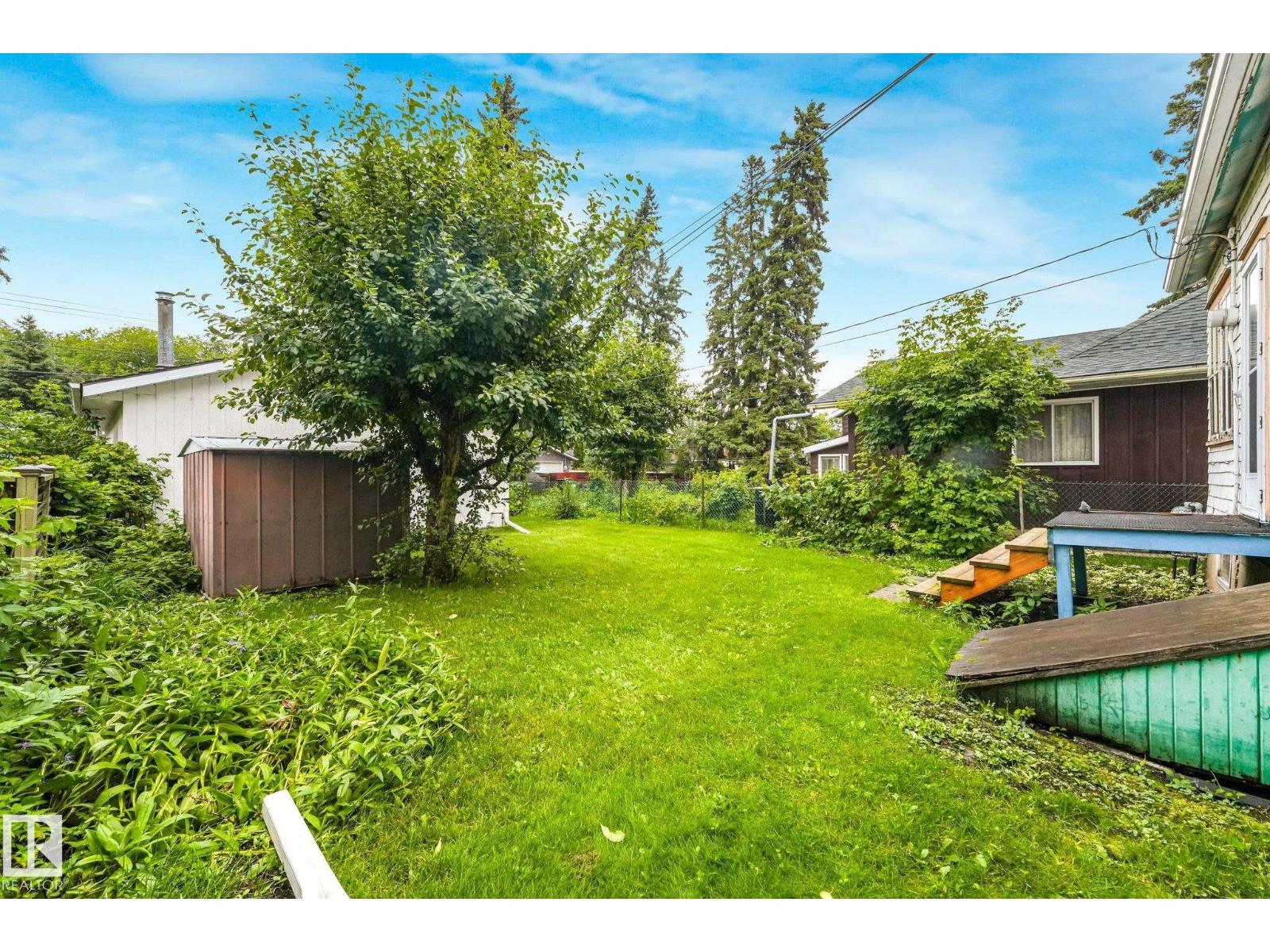 9824 91 AV NW