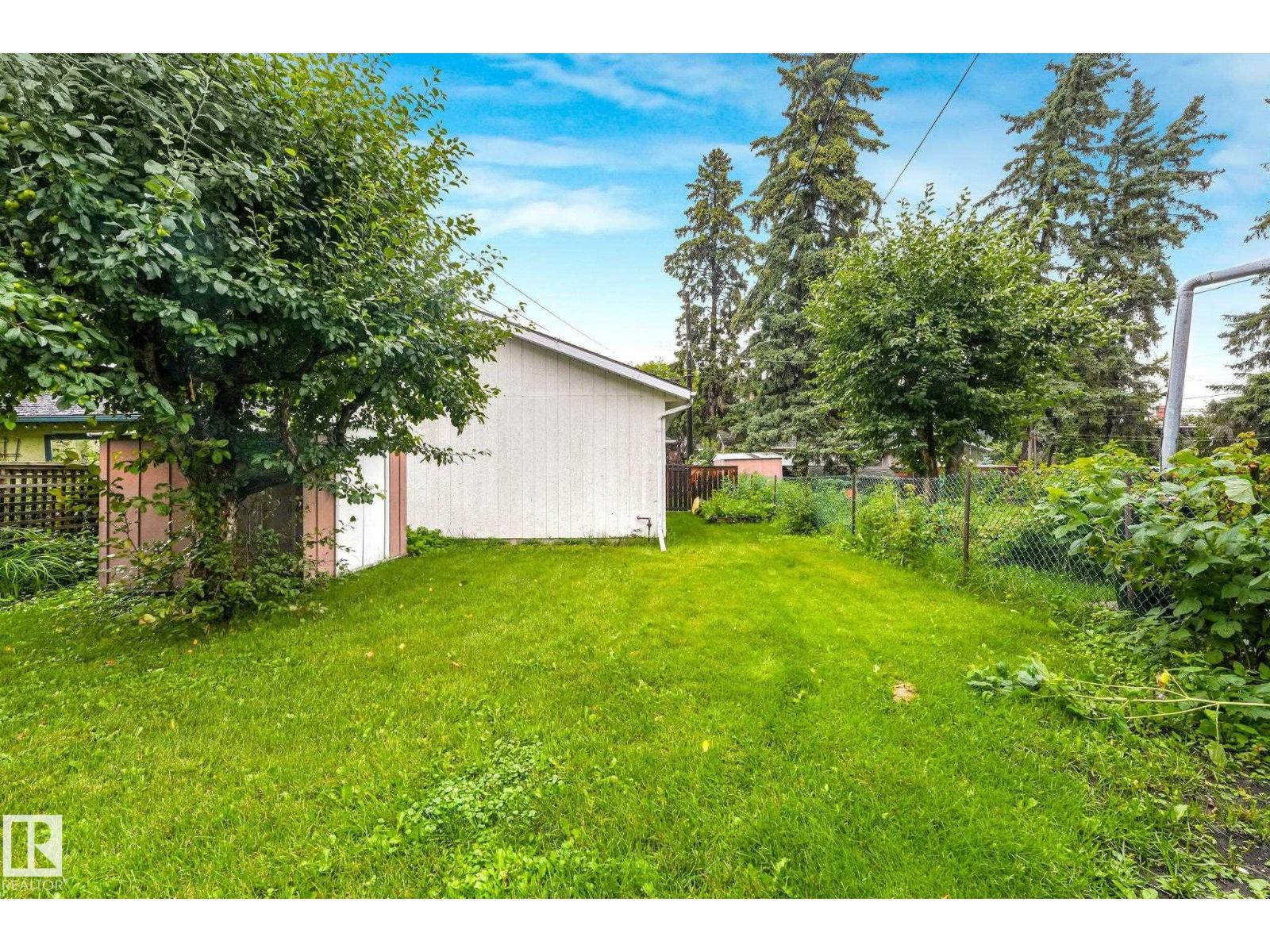 9824 91 AV NW