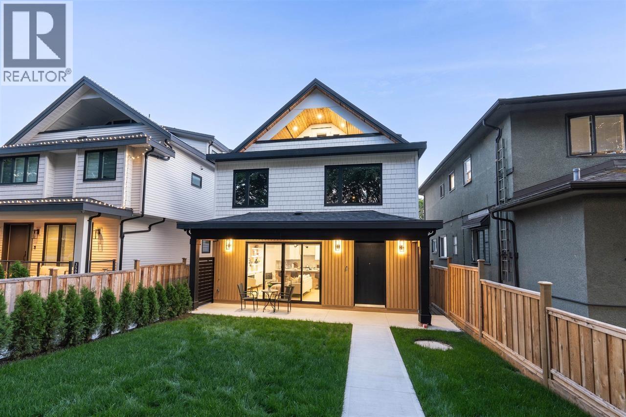 1 3576 E PENDER STREET