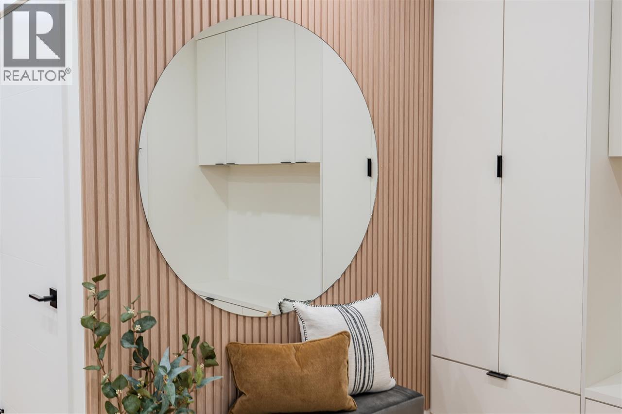 1 3576 E PENDER STREET