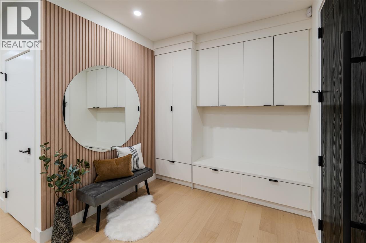 1 3576 E PENDER STREET