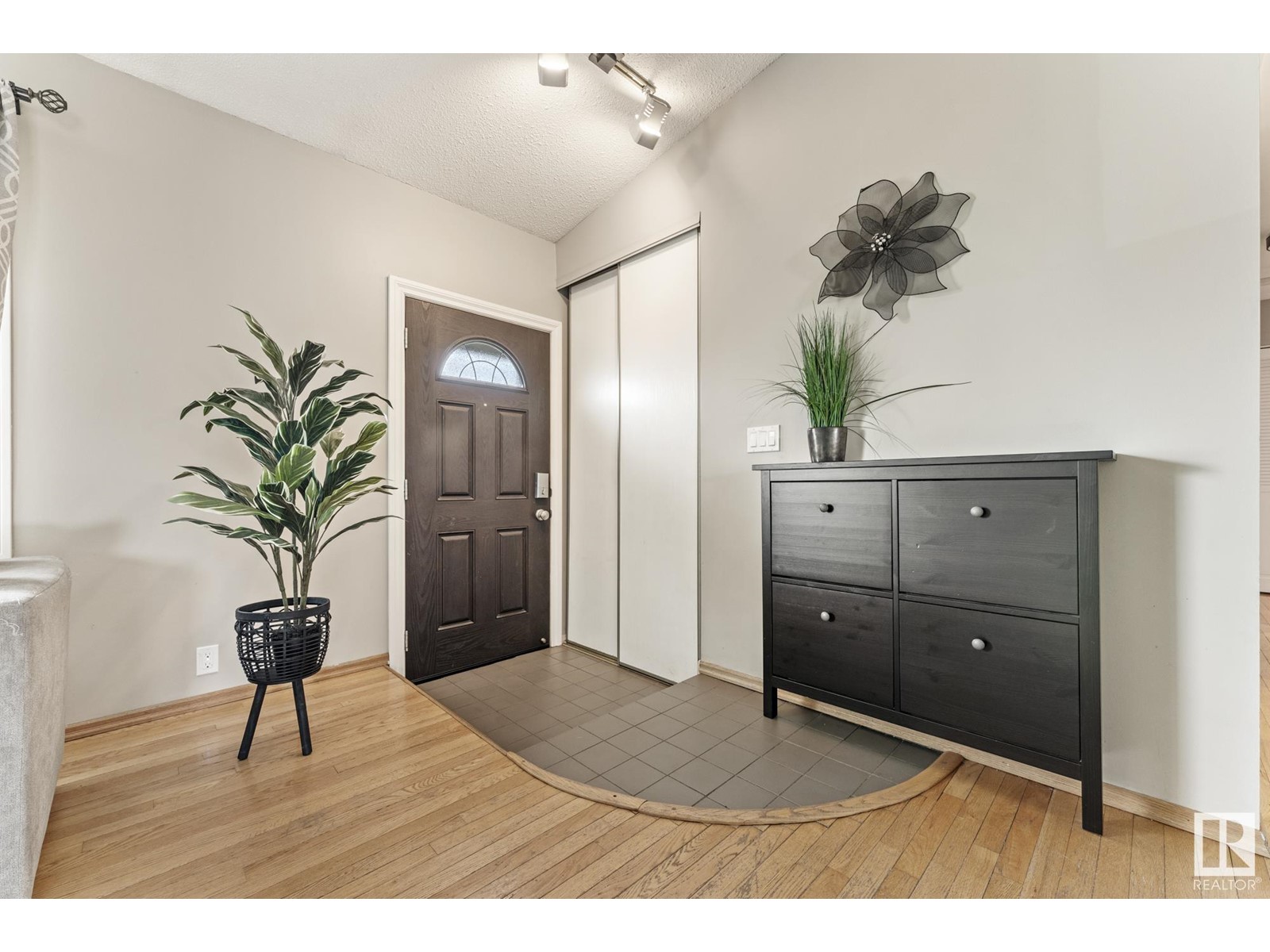 8324 19 AV NW