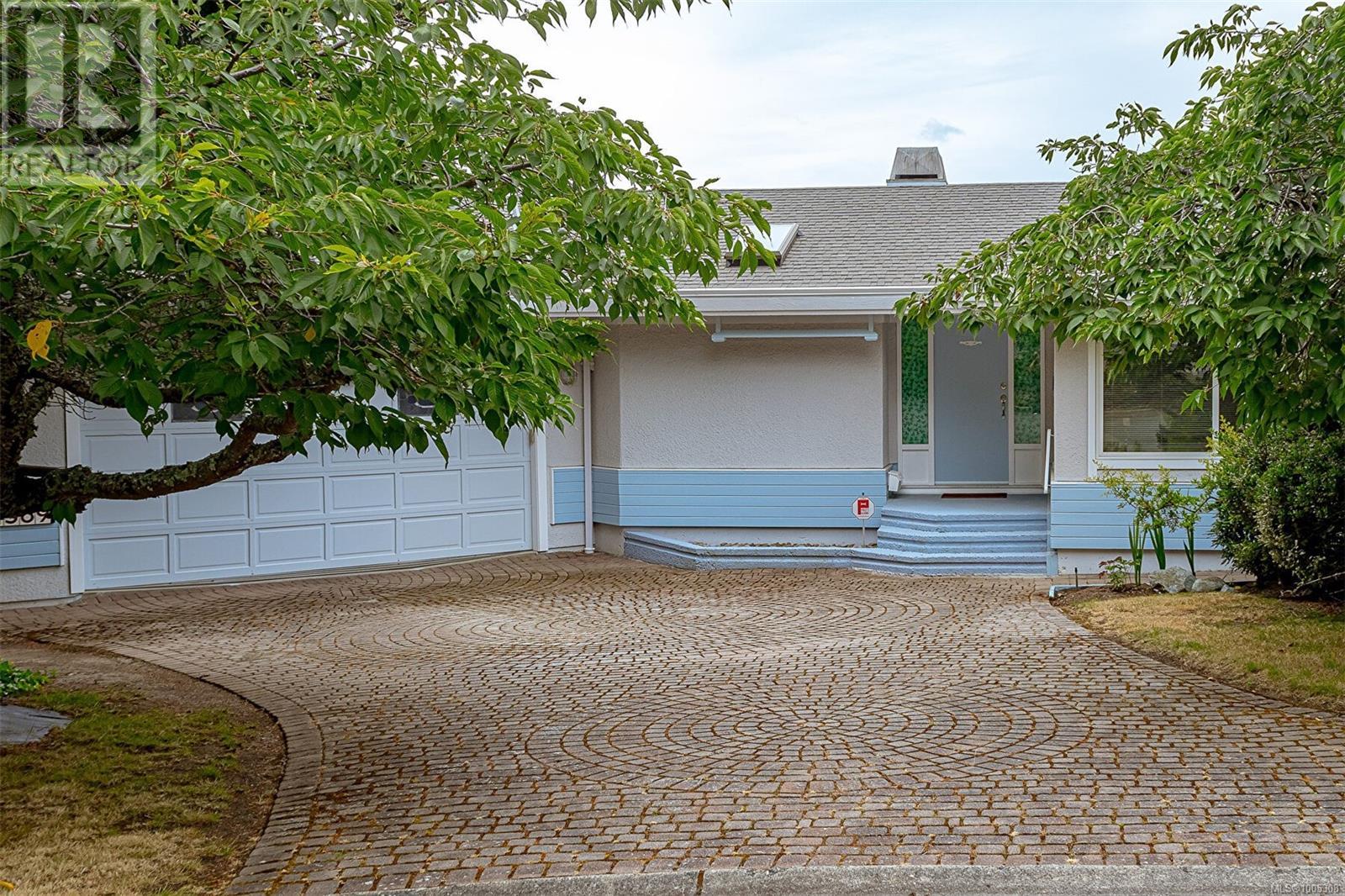 4569 Boulderwood Dr