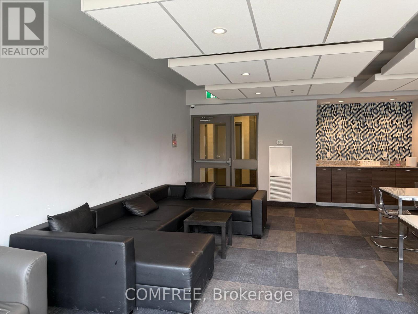 2 - 318 SPRUCE STREET