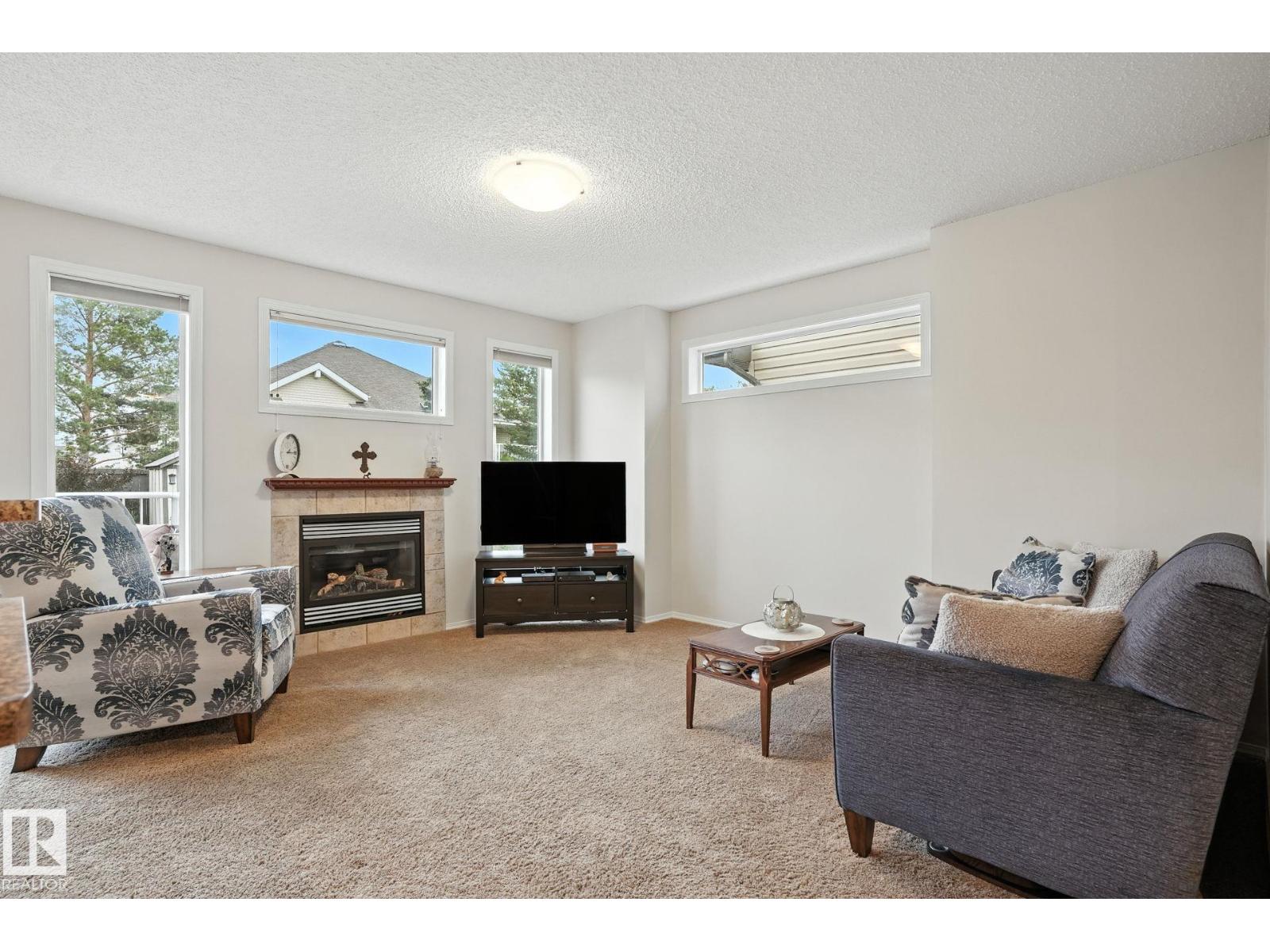 717 82 ST SW