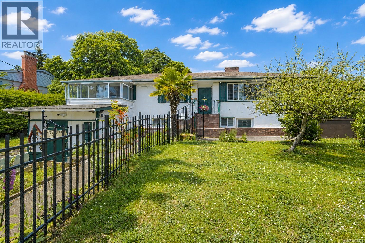 3803 Merriman Dr