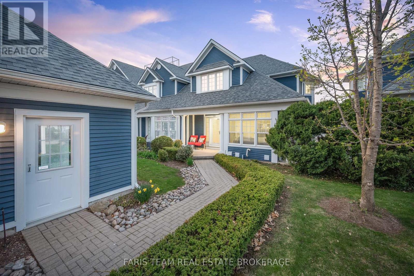 12 - 155 WILLIAM STREET