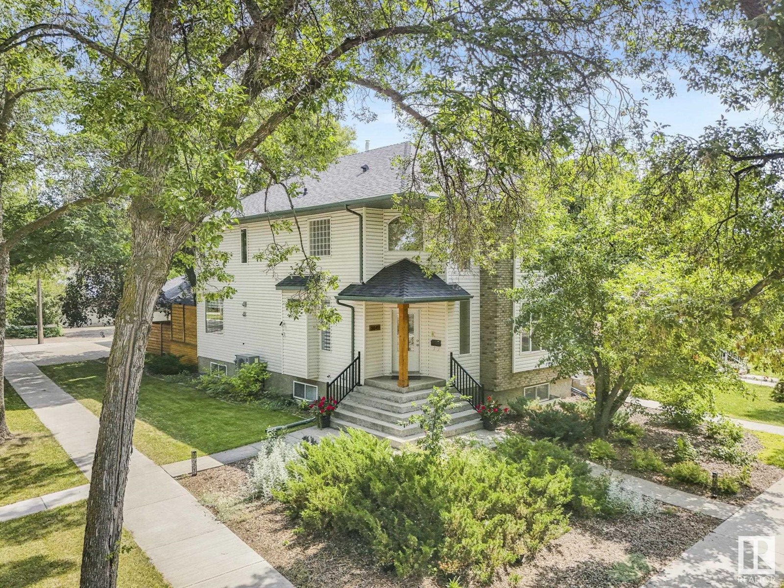 8849 91 ST NW