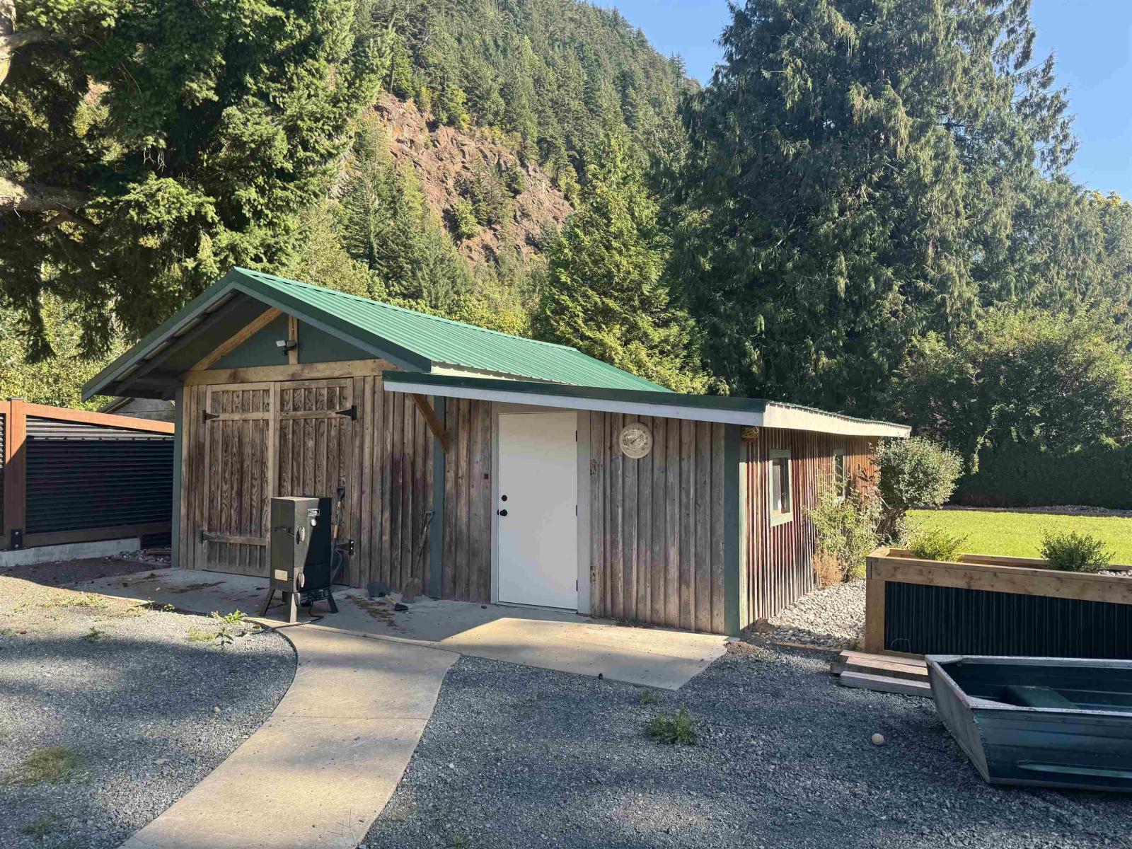562 LILLOOET AVENUE|Harrison Hot Springs