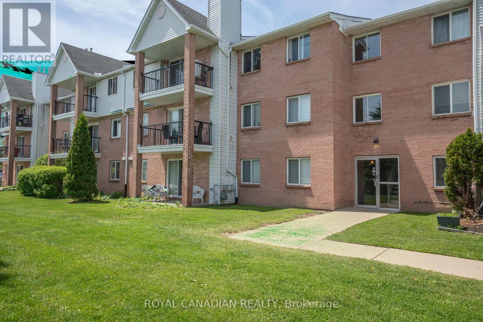 Photo 1 of 28 — 87 - 1096 JALNA BOULEVARD Unit 87, London South (South X), ON N6E3B8