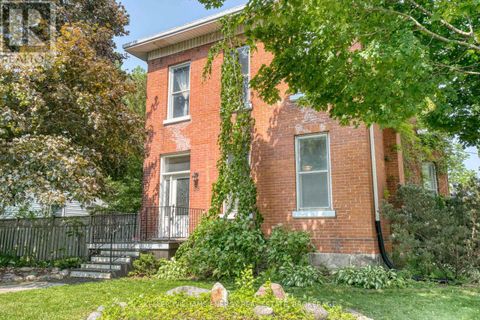 88 WELLINGTON STREET N Woodstock (Woodstock - North) ON N4S6R1