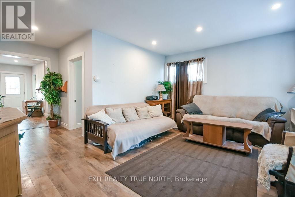 125 QUEEN STREET W - Photo 3