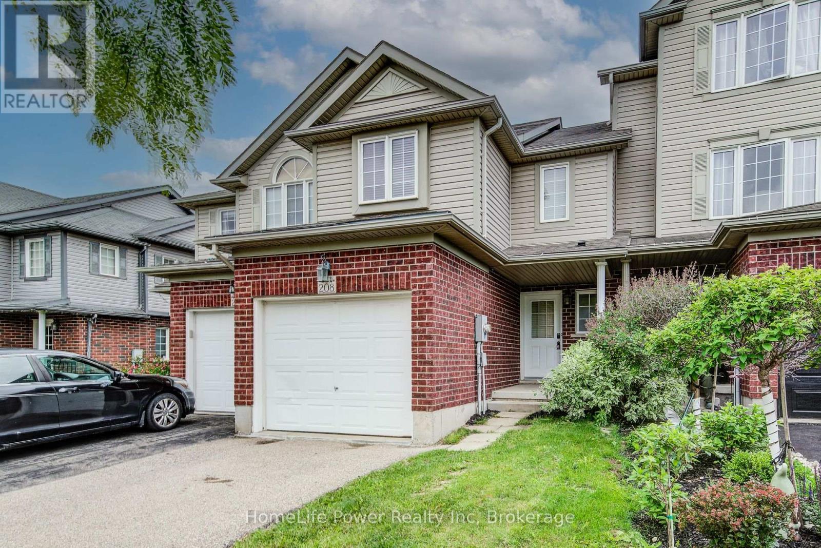 208 FEATHERSTONE CRESCENT