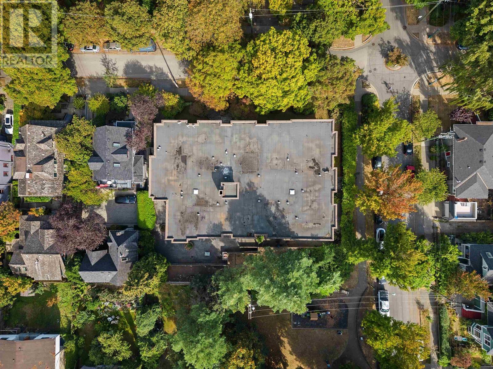 110 W 10TH AVENUE