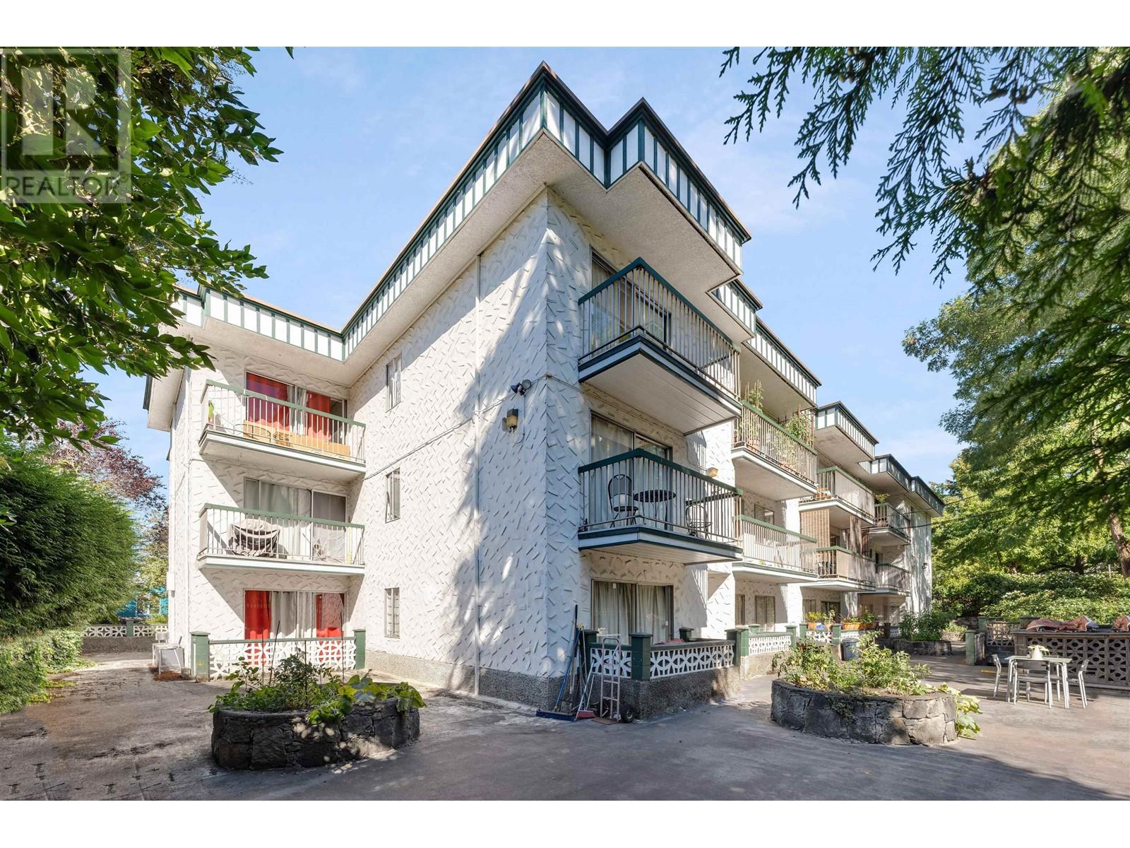 110 W 10TH AVENUE
