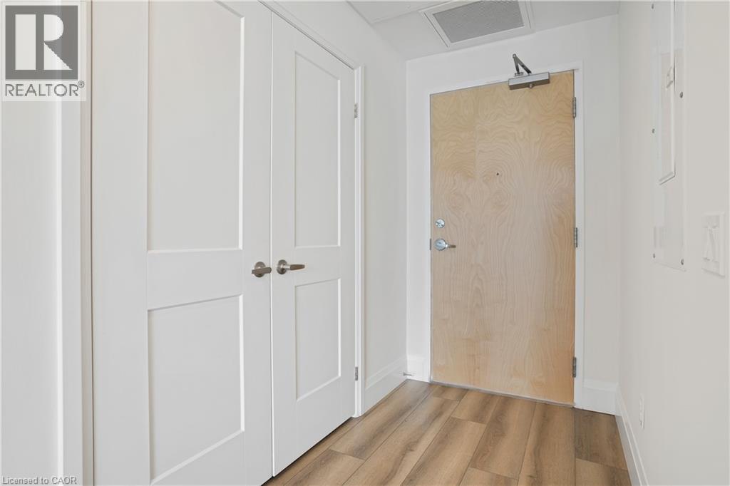 60 CHARLES Street W Unit# 1904