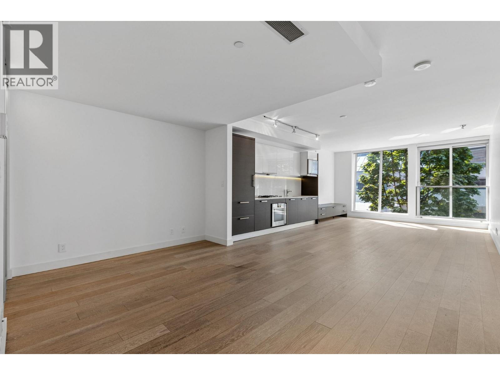 206 1477 W PENDER STREET