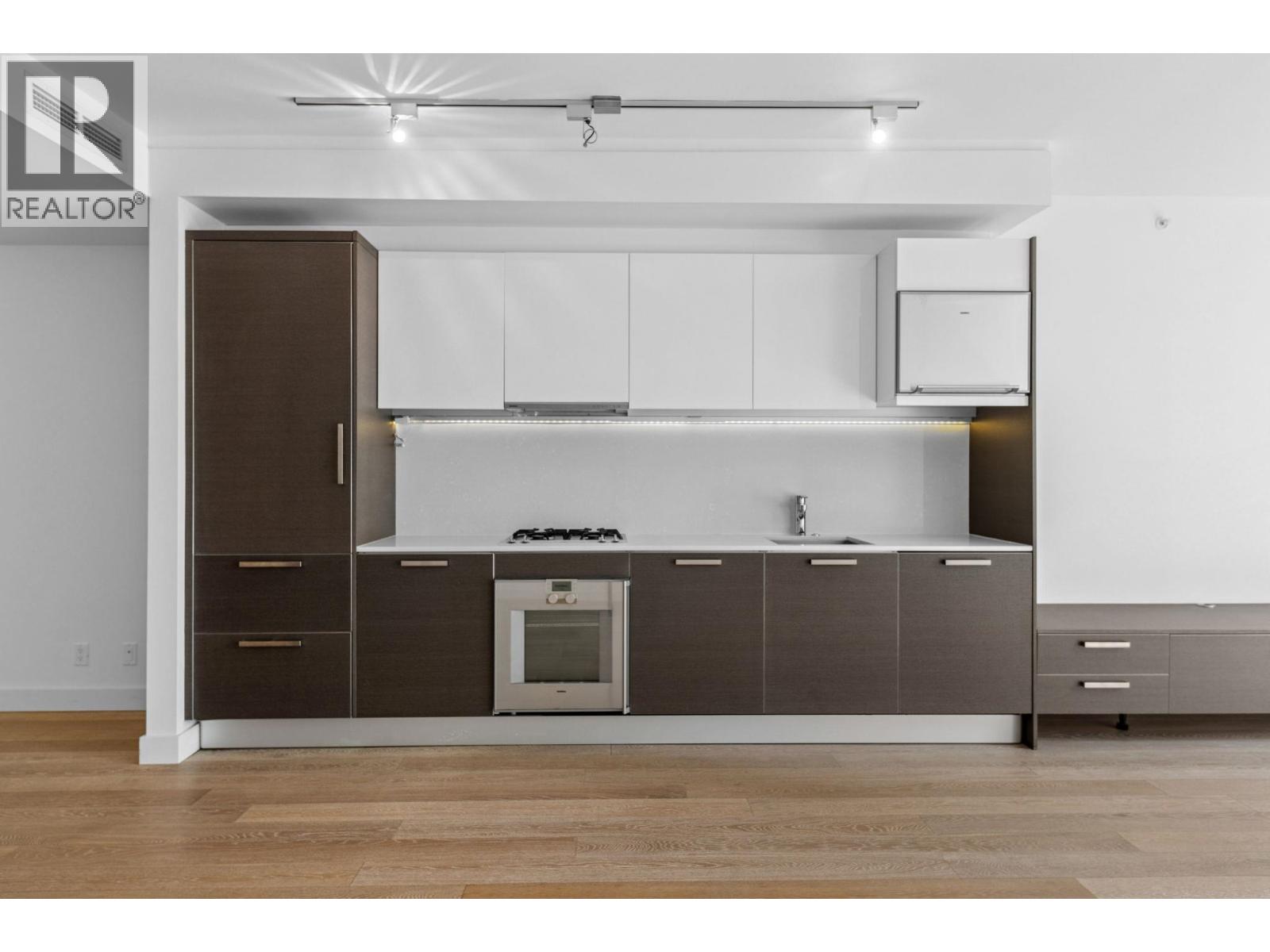 206 1477 W PENDER STREET