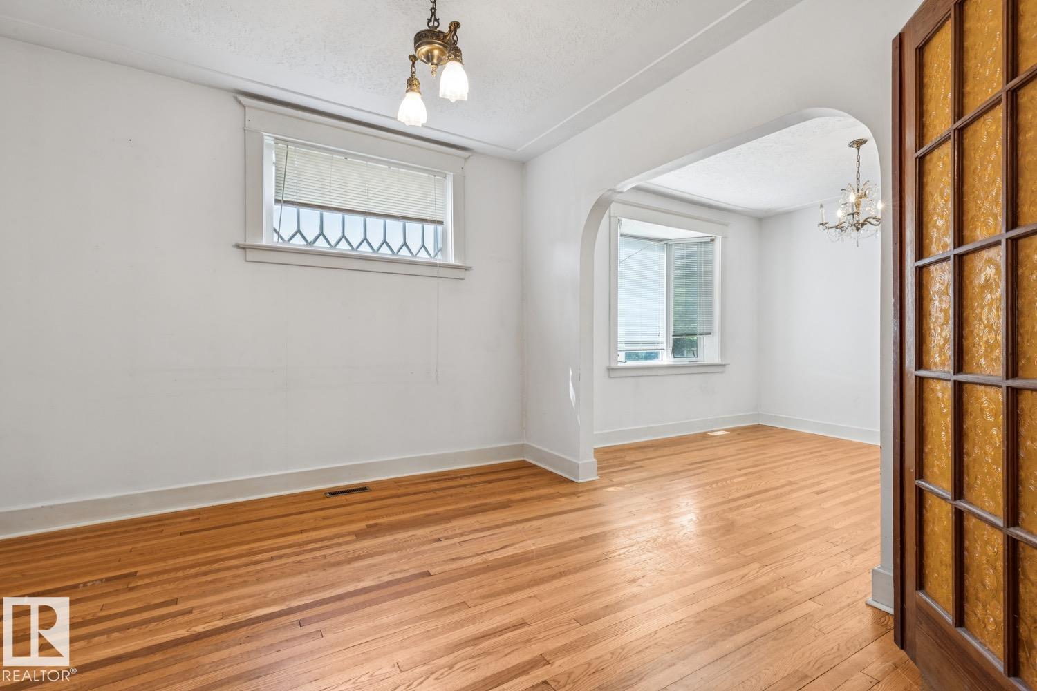 11340 90 ST NW