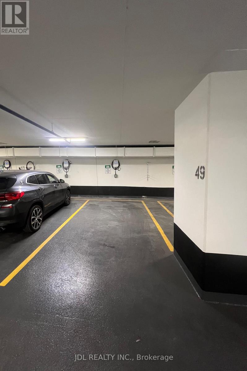 8 WELLESLEY STREET W