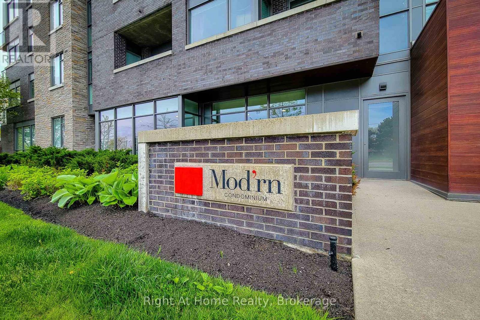 Photo 1 of 38 — 318 - 1284 GUELPH LINE Unit 318, Burlington (Mountainside), ON L7P0T9