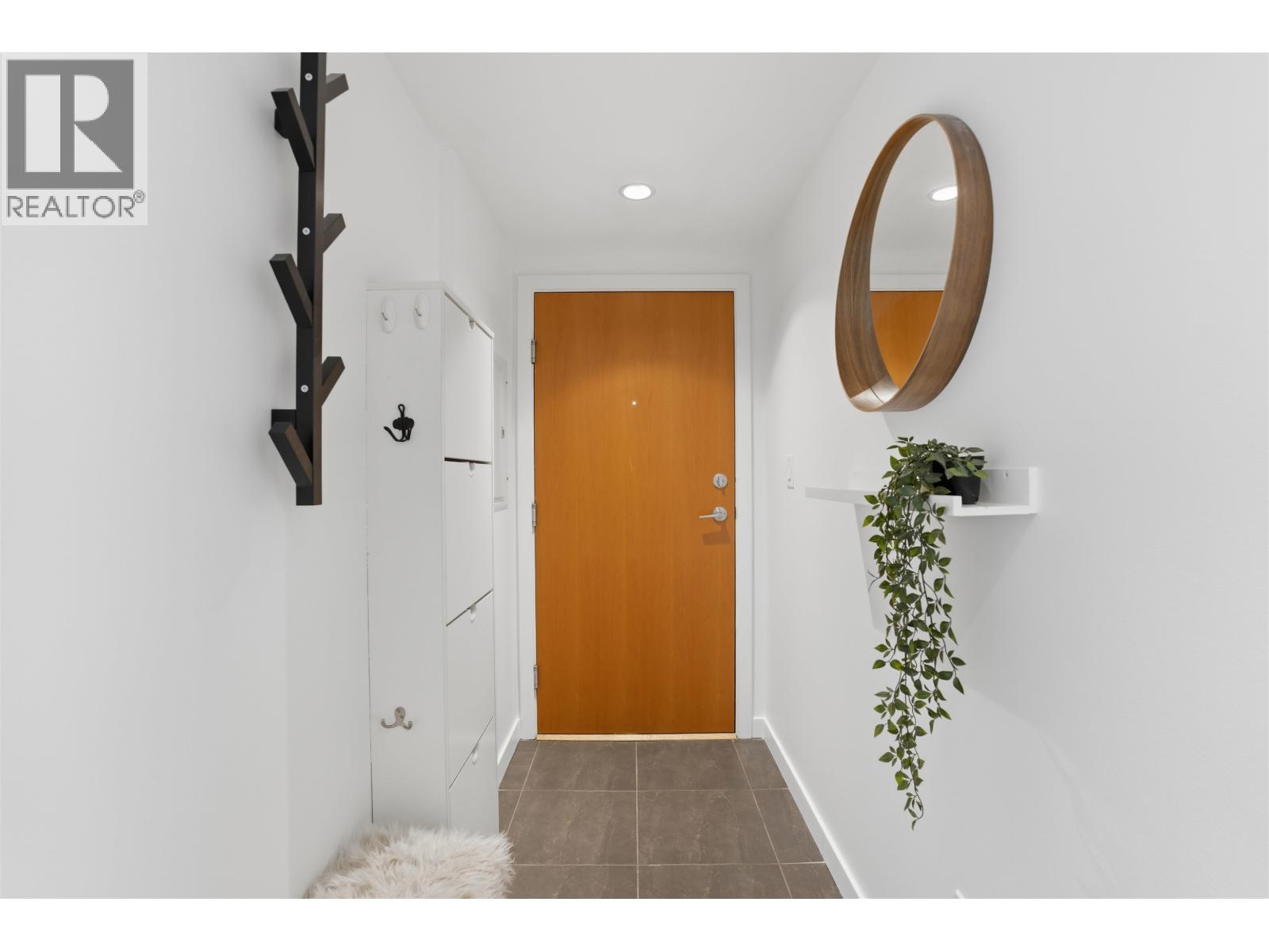 808 1 RENAISSANCE SQUARE