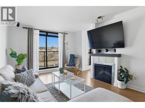 808 1 RENAISSANCE SQUARE New Westminster BC V3M0B6