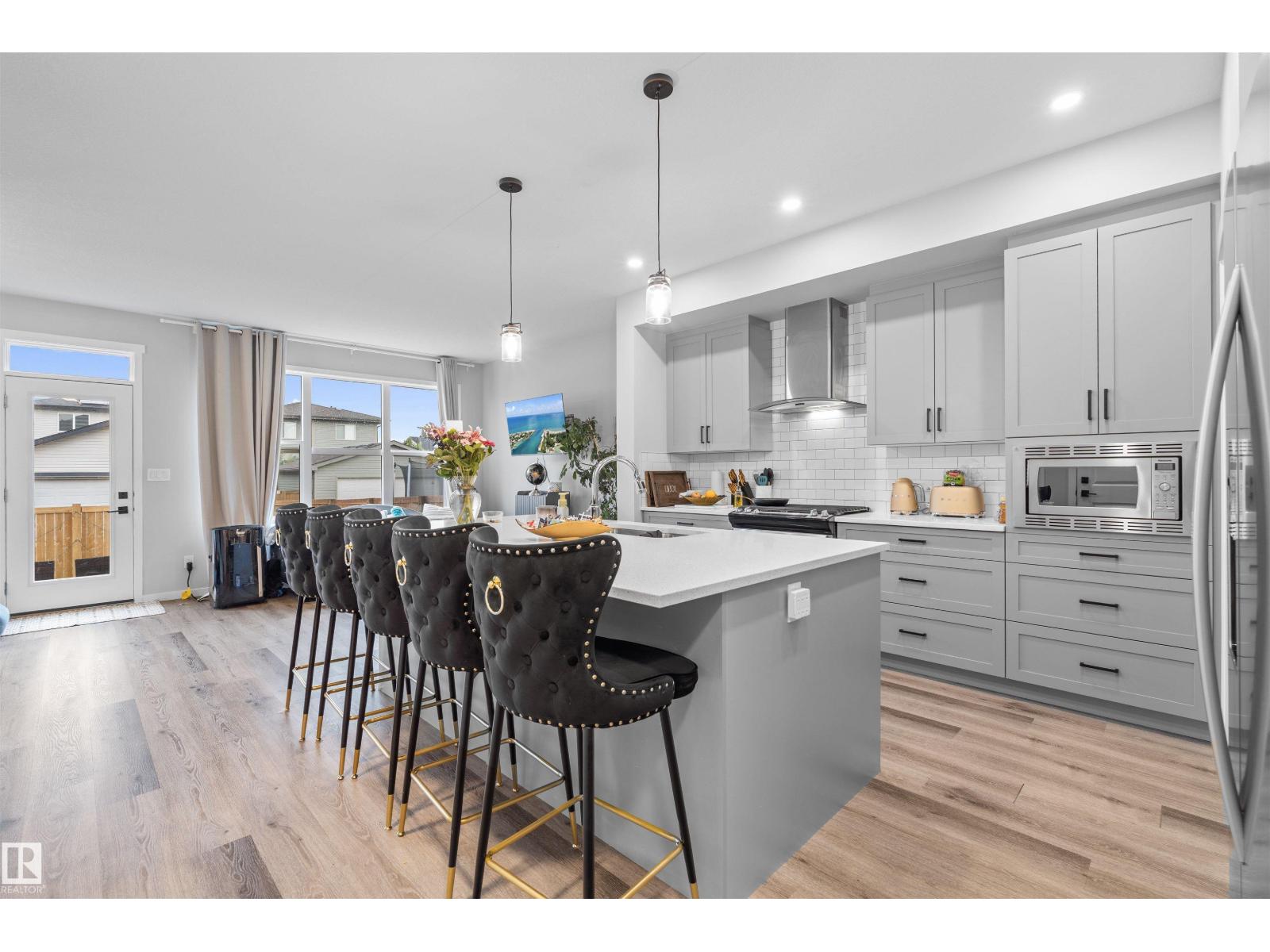 9487 227 ST NW